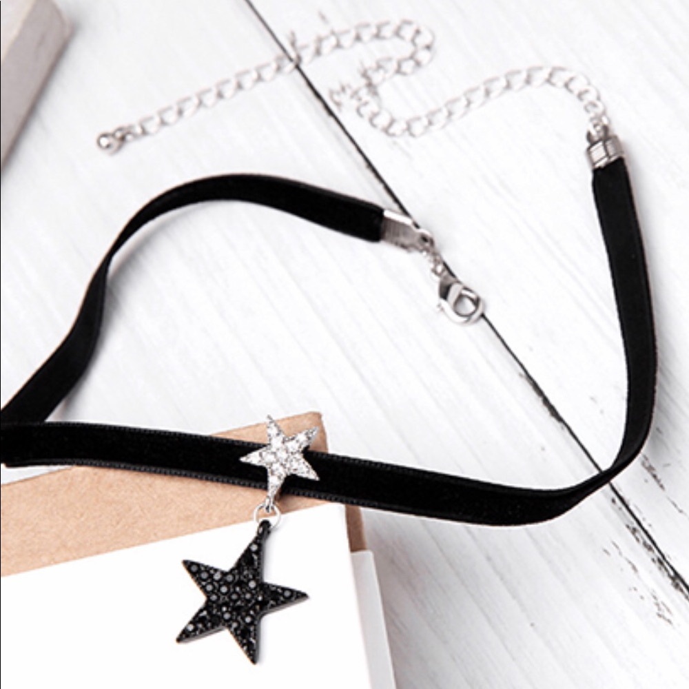 Gothic Velvet black star choker - Picture 3 of 3